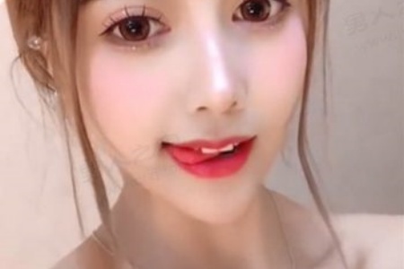 三个男人边吃奶边挵进去呻吟A片：立绘太粗糙，有点拉跨