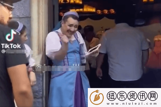迪士尼为小美人鱼舞台剧选主角