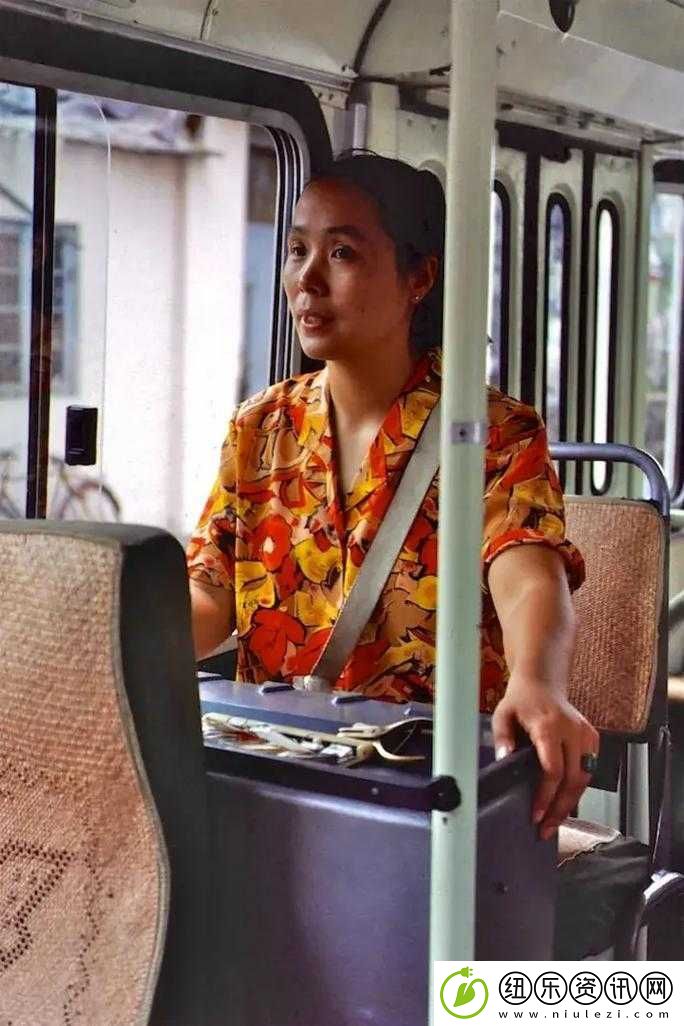 公交车售票员用-B-售票：探索背后的工作模式与服务理念