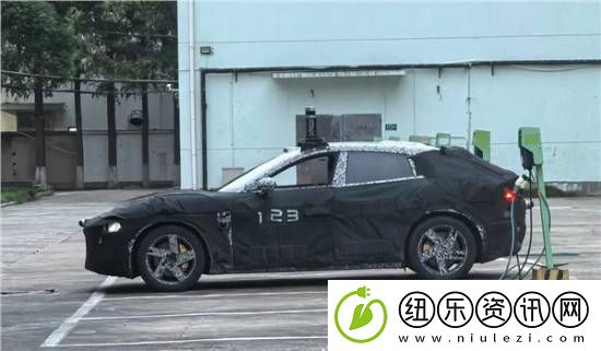 小米SUV内饰细节曝光！疑配有一体式远端带鱼屏